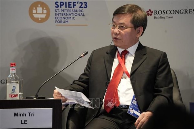Le président du Parquet populaire suprême du Vietnam, Lê Minh Tri, s’adresse au dialogue tenu dans le cadre du programme d’affaires lors du 26e SPIEF. Photo : VNA. 