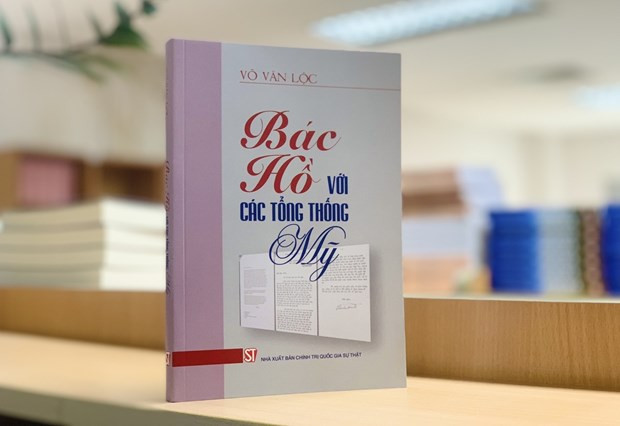 Le livre « Bác Hồ với các Tổng thống Mỹ ». Photo : hanoimoi.com.vn