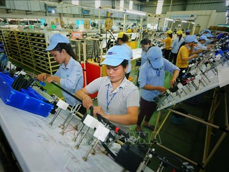 2024 devrait être une année où le Vietnam continuera d'attirer d’importants capitaux d’investissement étrangers. Photo : VNA.