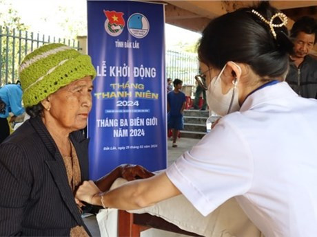 Des consultations médicales gratuites pour les habitants. Photo : VOV.