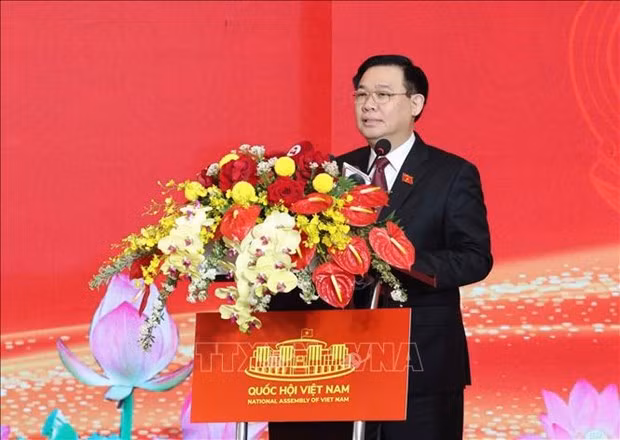 Le Président de l'Assemblée nationale, Vuong Dinh Huê, s'exprime lors de la conférence. Photo : VNA.