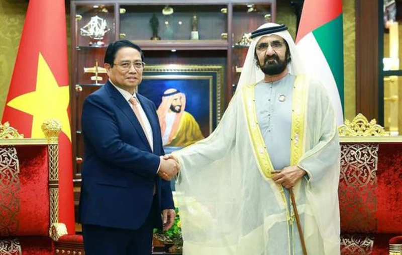 Le Premier ministre Pham Minh Chinh et le vice-président émirati et Premier ministre Mohammed ben Rashid Al Maktoum. Photo : VNA.