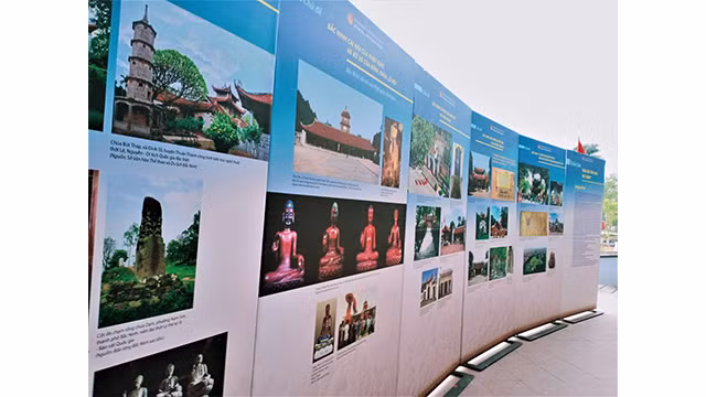 Exposition sur le bouddhisme au Musée provincial de Bac Ninh. Photo : Minh Minh/NDEL.