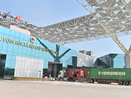 Le poste-frontière international de Mong Cai. Photo: VNA