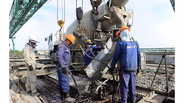 De nombreux projets de construction continuent d'être mis en œuvre, ce qui est de bon augure, contribuant à la dynamique de reprise, créant un effet de levier pour les entreprises sidérurgiques en 2023. Photo : NDEL.