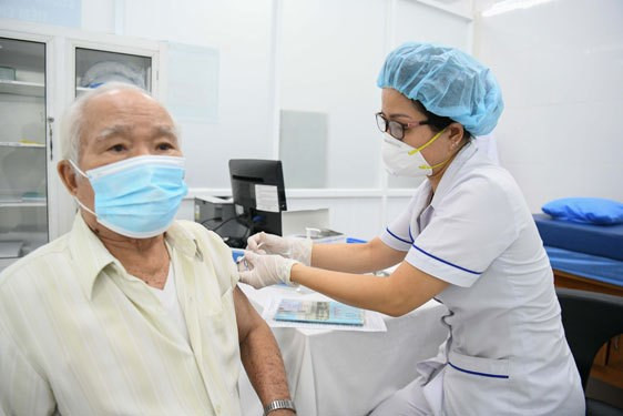 Vaccination contre le COVID-19. Photo : VNA.