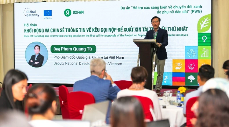 Lors de la cérémonie de lancement du projet « Soutien aux initiatives de transition écologique menées par des femmes » (PWG). Photo: Oxfam Vietnam