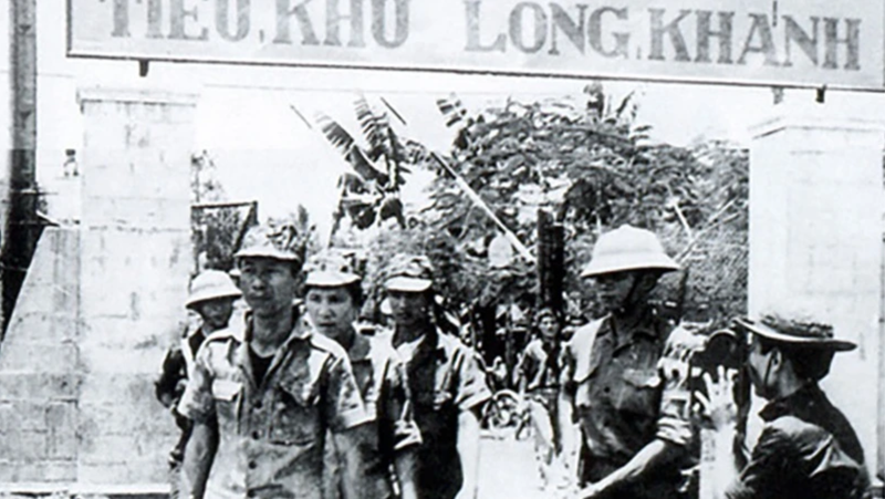 Prendre le contrôle de la sous-région de Long Khanh. Photo : VNA.
