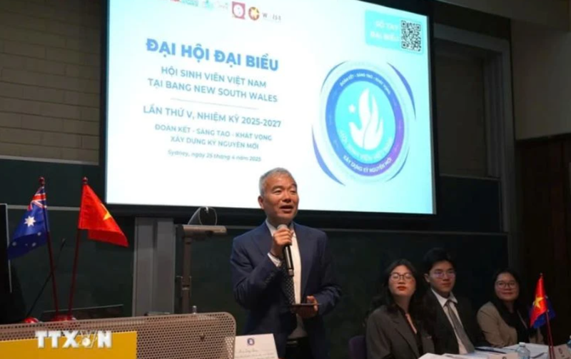 Le consul général du Vietnam en Nouvelle-Galles du Sud, en Australie-Méridionale et au Queensland, Nguyen Thanh Tung , prend la parole. Photo: VNA