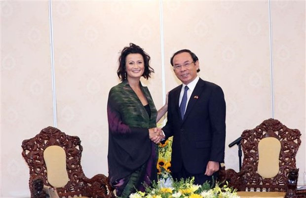 Le membre du Bureau politique du Parti, Nguyên Van Nên, secrétaire du Comité du Parti de Hô Chi Minh-Ville (à droite) et Stéphanie D'Hose, Présidente du Sénat de Belgique. Photo : VNA.