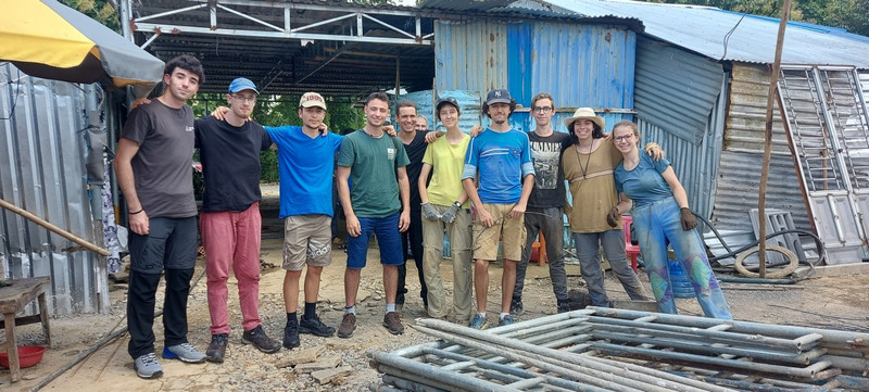 Les étudiants volontaires de l’organisation « Les Enfants du Dragon » (LEDD/France) à Dong Nai. Photo: LEDD