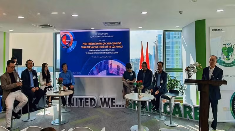 Lors du colloque sur le « Développement du système de fournisseurs participant profondément dans les chaînes de valeur américaines ». Photo: NDEL