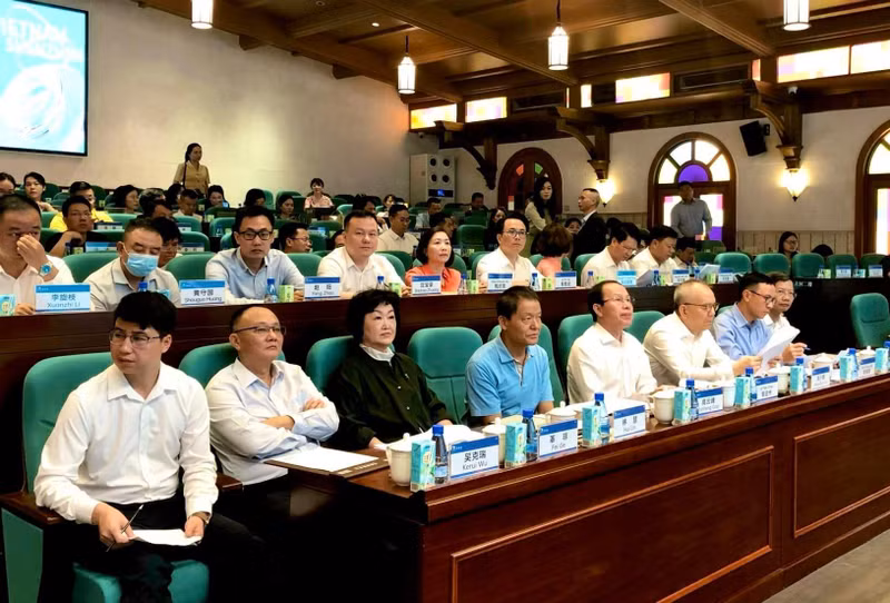 Lors de la réunion avec la Fédération des entreprises de Shenzhen. Photo: baodautu