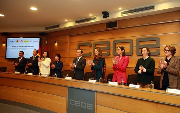 Le Vice-Premier ministre Trân Luu Quang copréside le Forum d'affaires Vietnam-Espagne. Photo : VNA.