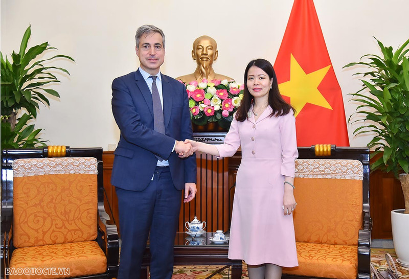 L’assistante du ministre des Affaires étrangères, Nguyên Minh Hang (à droite) et Marc Abensour, ambassadeur de France chargé de l’Indo-Pacifique. Photo: baoquocte