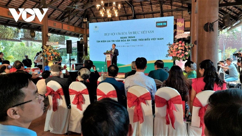 Lors de la cérémonie pour annoncer le programme de recherche de la valeur de la culture culinaire du Vietnam. Photo: VOV
