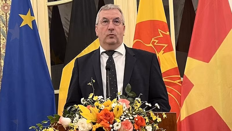 Le ministre-président de la Fédération Wallonie-Bruxelles (Belgique), Pierre - Yves Jeholet prend la parole. Photo : Mai Khanh/NDEL