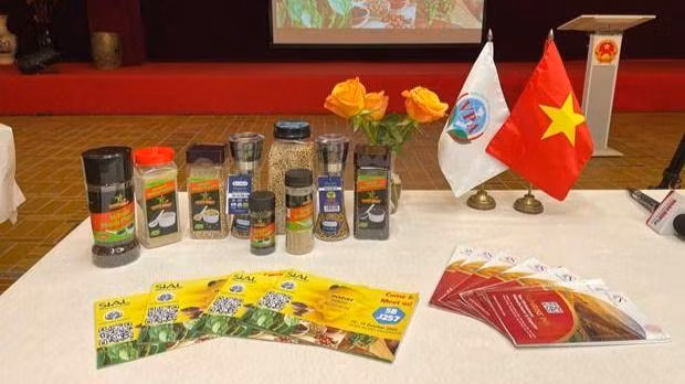 Un coin présentant des produits vietnamiens au poivre. Photo :VNA