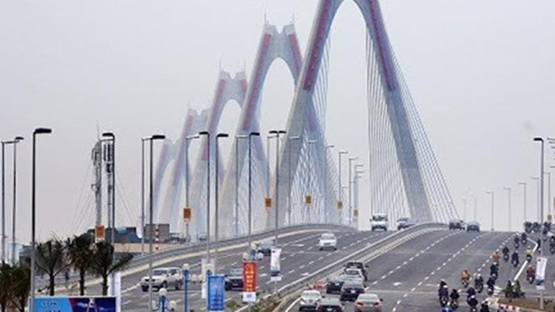 Le pont Nhât Tân, à Hanoi. Photo: laodong.vn