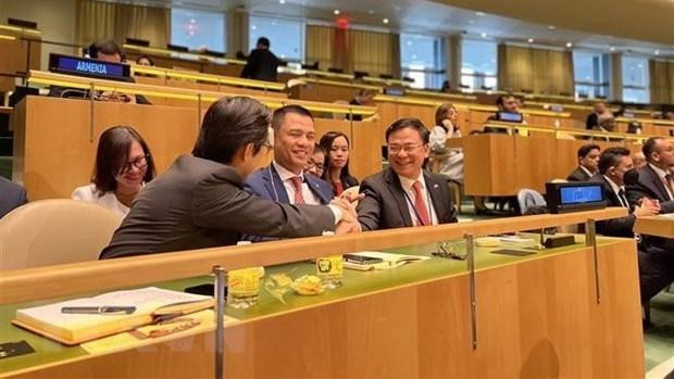 La délégation vietnamienne assiste à la réunion pour voter et annoncer les résultats de l'adhésion au Conseil des droits de l'homme des Nations Unies. Photo: VNA 