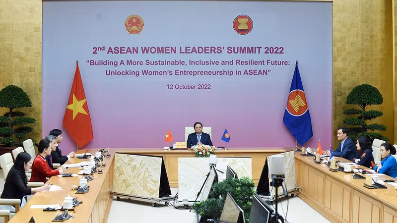 Le Premier ministre Pham Minh Chinh lors du deuxième Sommet des femmes dirigeantes de l'ASEAN. Photo : Trân Hai/NDEL.