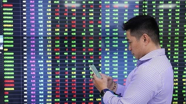Le ministère des Finances devrait annoncer cette semaine le projet final de la circulaire relative à la revalorisation de la bourse. (Photo : baochinhphu.vn)
