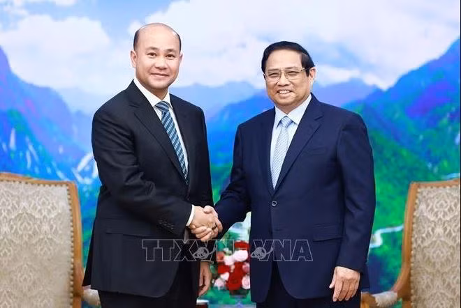 Le Premier ministre Pham Minh Chinh a reçu le 5 juillet à Hanoï Hun Many, membre de la Permanence du Parti du peuple cambodgien, secrétaire général de la Commission centrale de mobilisation de masse du Parti. Photo : VNA.