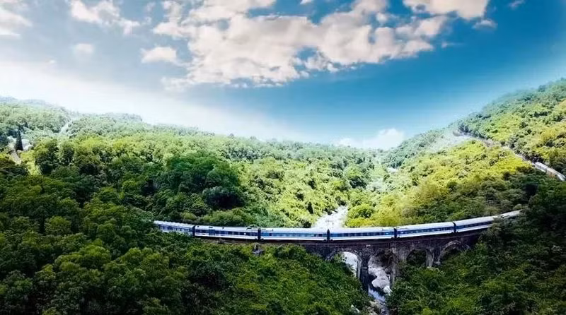 Voyager en train au Vietnam, un produit touristique choisi par de nombreux touristes. Photo : Centre d'information touristique