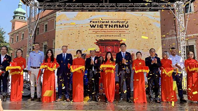 Cérémonie d’ouverture du festival de la culture vietnamienne en Pologne. Photo: Thoidai