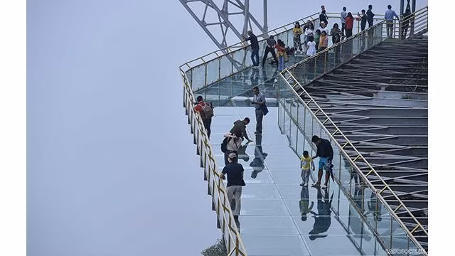 Le pont en verre à Lai Châu ảnh 5