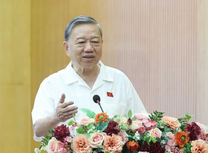 Le secrétaire général du Parti, Tô Lâm, s’adresse aux électeurs des arrondissements de Ba Dinh, Hai Ba Trung et Dông Da, le 17 avril. Photo : VNA