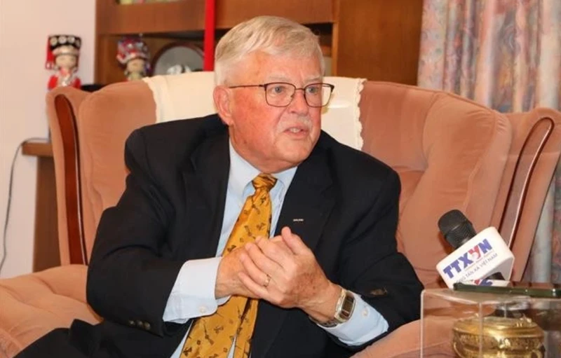 Le professeur émérite Carl Thayer, de l'Académie australienne des forces de défense de l'Université de Nouvelle-Galles du Sud. Photo : VNA.