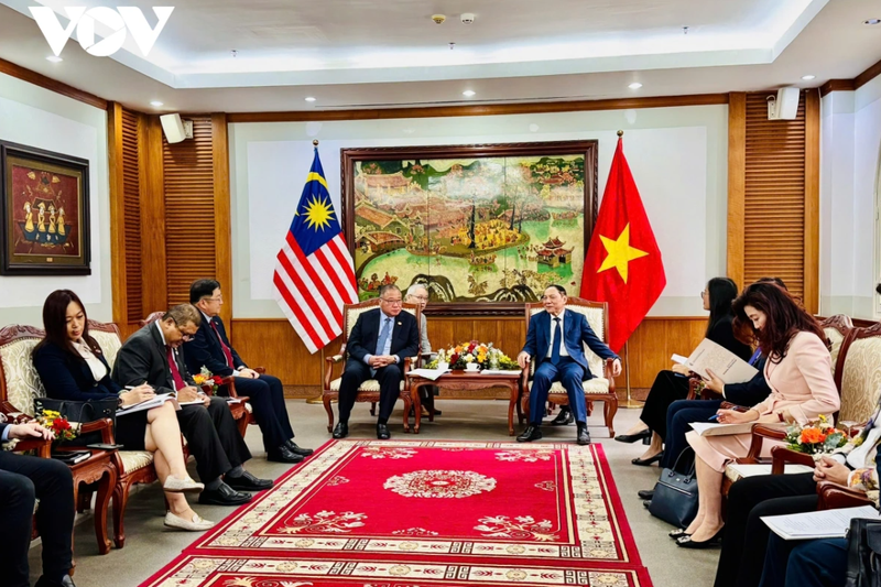Séance de travail entre les représentants du ministère de la Culture, des Sports et du Tourisme du Vietnam et du ministère du Tourisme, des Arts et de la Culture de Malaisie le 14 avril. Photo : VOV