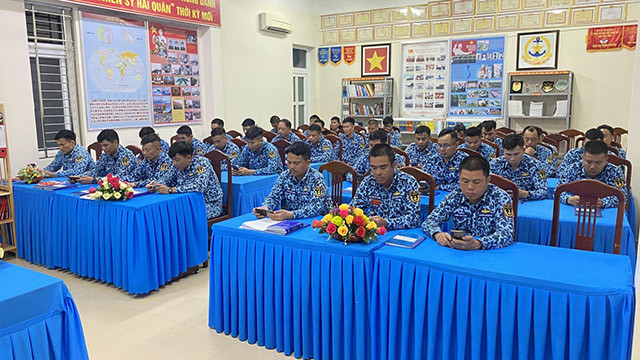 Des officiers et soldats de la Brigade 189 au concours en ligne de découverte des relations d’amitié Vietnam - Cuba. Photo : Vietnamnet