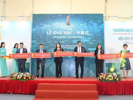 Ouverture de l'exposition commerciale internationale du Zhejiang 2023 et de la 11e Foire des produits d'exportation du Zhejiang à Hanoï. Photo:congthuong.vn