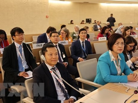 L'ambassadrice Lê Thi Tuyêt Mai lors du débat général sur le Rapport annuel du Haut-Commissaire des Nations Unies aux droits de l'homme, Volker Türk, concernant la situation des droits de l'homme dans le monde. Photo : VNA.