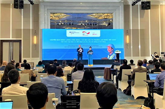 Un colloque sur la transition énergétique a été organisé le 20 septembre à Hanoï par l’Ambassade d’Allemagne au Vietnam. Photo : Linh Vi.