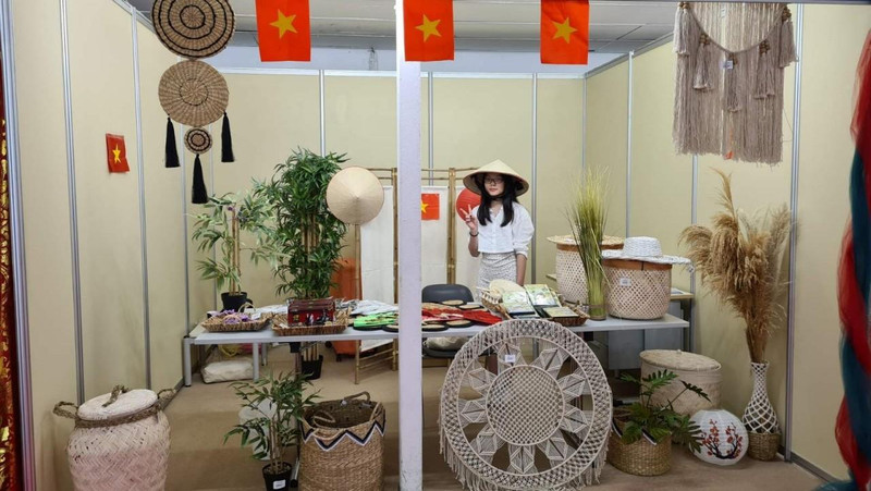 Le stand de l'ambassade du Vietnam. Photo : baoquocte.vn