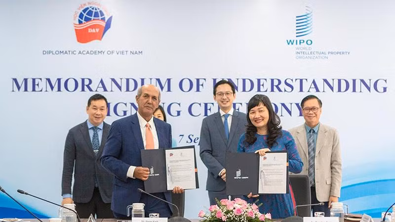 La cérémonie de la signature. Photo: baoquocte.vn