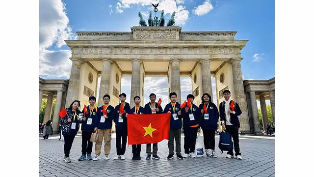 Une délégation d'élèves participe aux olympiades internationale de mathématiques Pangea 2023. Photo : VNA.