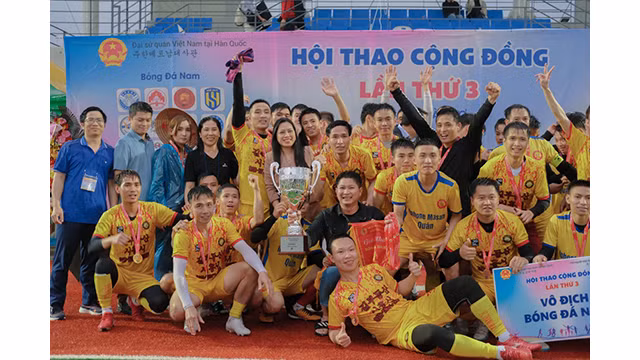 À la fin de la journée de compétition, 111 buts a été marqués par des joueurs venus de toutes les régions de la République de Corée. Photo : Thoidai.com.vn À la fin de la journée de compétition, 111 buts a été marqués par des joueurs venus de toutes les régions de la République de Corée. Photo : Thoidai.com.vn