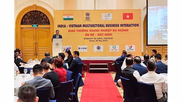 Aperçu de la conférence sur le commerce multidisciplinaire Inde - Vietnam dans le cadre de la visite d'entreprises indiennes au Vietnam. Photo : vneconomy.vn