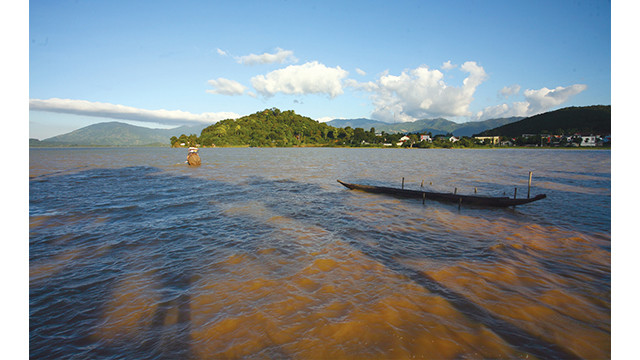 Le lac Lak a une beauté sauvage et paisible et contient de nombreuses valeurs de la nature, du paysage et de la culture. Photo : hanoimoi.vn