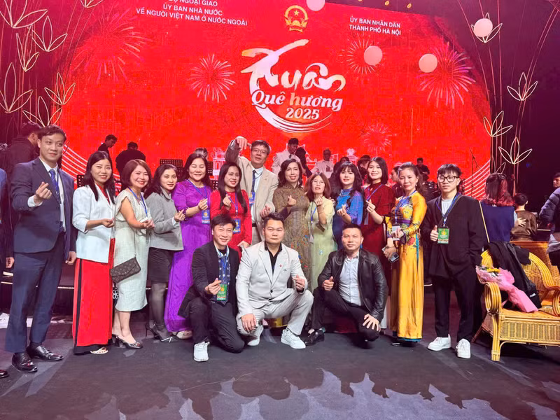 Le docteur Trân Hai Linh, membre du Comité central du Front national de la Patrie du Vietnam, président de l’Association des Entrepreneurs et Investisseurs Vietnam – République de Corée (VKBIA) lors d'un programme « Xuân Quê huong 2025 ».