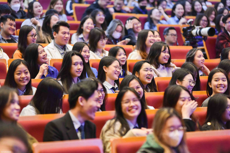 Le colloque « Intégration internationale et opportunités pour la jeunesse vietnamienne » attire la participation de nombreux jeunes. Photo: baoquocte