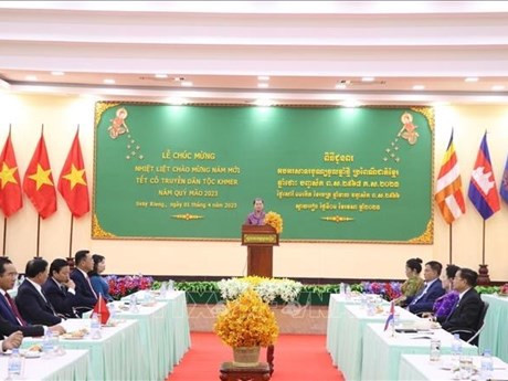 La Vice-Première ministre cambodgienne Men Sam On prend la parole. Photo : VNA.