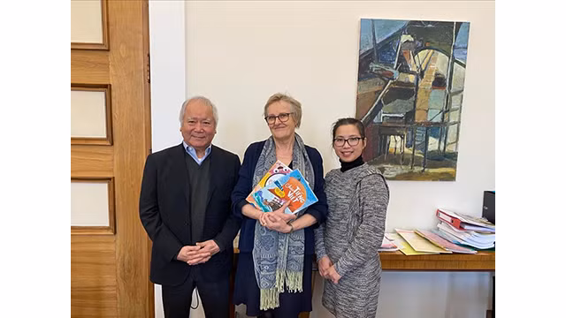 Au cours des 10 dernières années, l'Union des Vietnamiens en Belgique, avec le soutien de l'Ambassade du Vietnam, a mené des activités de diffusion de la culture et de préservation de la langue vietnamienne, selon la cheffe du comité de la culture sociale de l'Union des Vietnamiens en Belgique, Nguyên Chung Thuy. Photo : baoquocte.vn