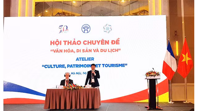 La conférence Culture, patrimoine et tourisme » était co-présidé par le vice-président permanent de la province de Thua Thiên Huê, le maire adjoint de la ville française de Toulouse, Jean-Claude Dardelet, qui est également vice-président de la Communauté urbaine de Toulouse. Photo : thuthienhue.gov.vn