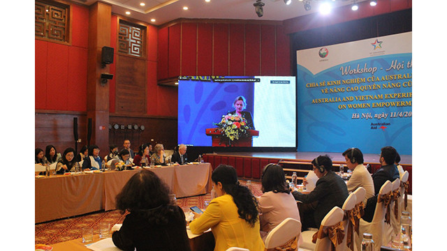 La docteure Kaye Eldridge, responsable du programme Aus4Skills, a fait une présentation lors de la conférence. Photo : thoidai.com.vn