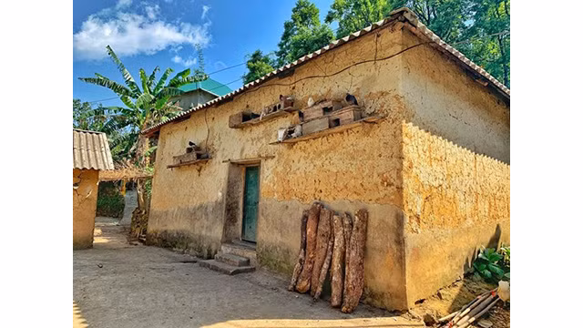 Les maisons aux murs en torchis sont fraîches en été et chaudes en hiver, créant une architecture unique pour le groupe ethnique Hà Nhi à Y Ty dans la province de Lào Cai. Photo : baolaocai.vn